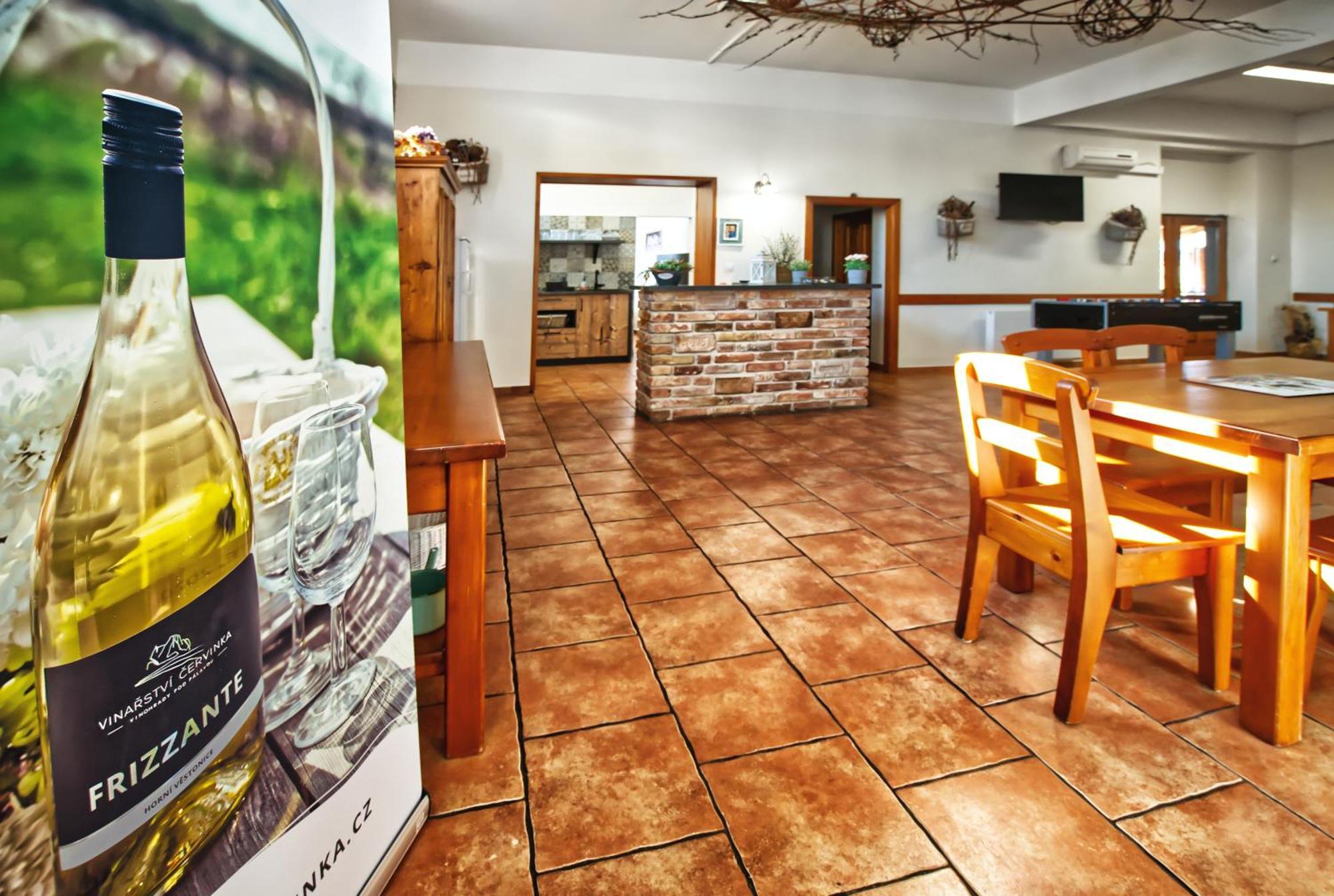 Penzion Vinarstvi Cervinka Horni Vestonice Exteriör bild